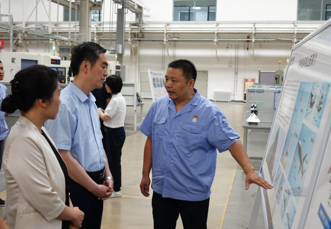 河南省工信廳黨組成員、副廳長(zhǎng)孫永民一行蒞臨公司考察調(diào)研
